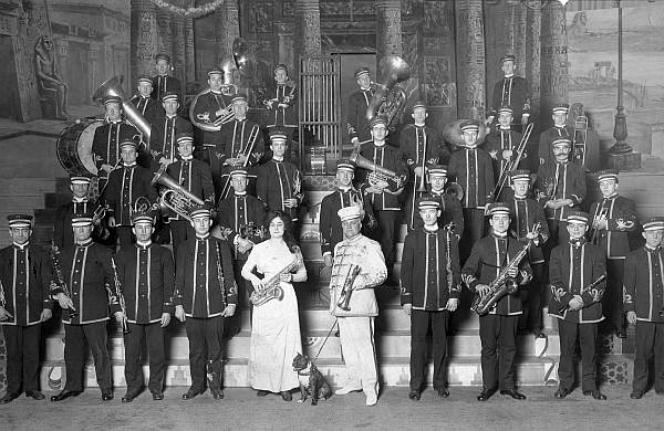 1913 Barnum & Bailey Band - click to enlarge